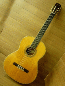YAMAHA(ヤマハ)のクラシックギターCP-300